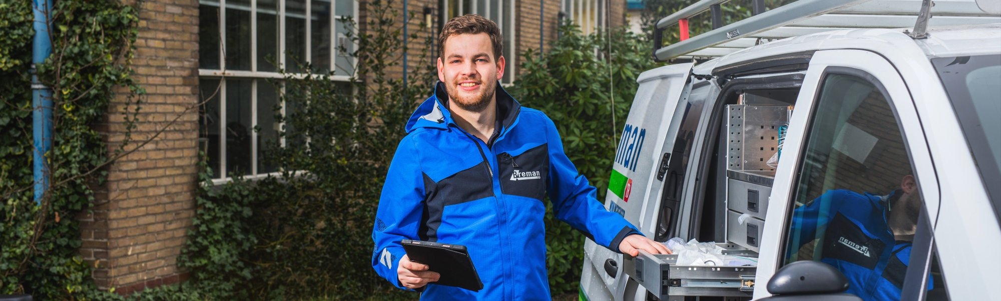 Leerling Installatiemonteur Werken Bij Breman